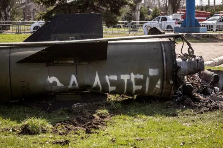 Míssil usado em ataque a estação de trem em Kramatorsk em 8 de março de 2022 — Foto: Fadel Senna / AFP
