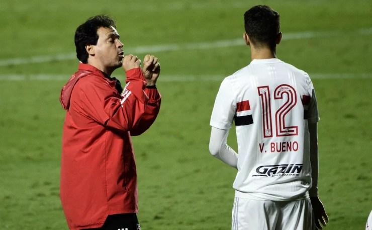 Fernando Diniz e Vitor Bueno em São Paulo x Grêmio — Foto: Marcos Ribolli