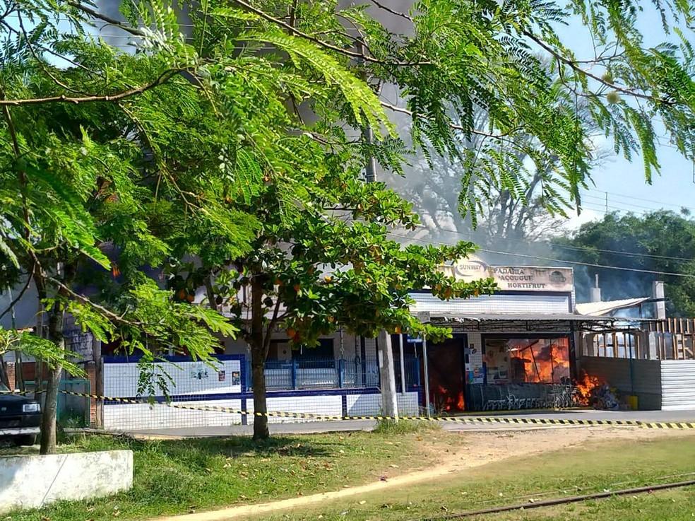 CaminhÃ£o de gÃ¡s explode em Itariri, SP â Foto: G1 Santos