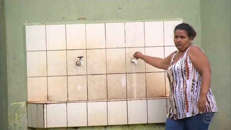Moradores reclamam de falta de água em Vera Cruz