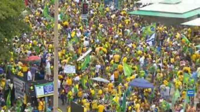 Apoiadores do presidente Jair Bolsonaro vão às ruas no Dia do Trabalho