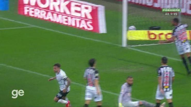Aos 37 min do 1º tempo - gol de dentro da área de Gustavo Silva do Corinthians contra o Atlético-MG