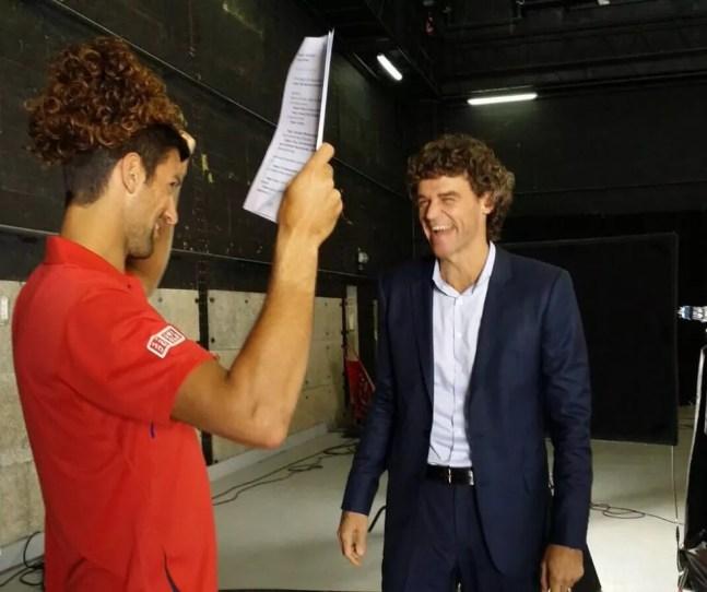 Djokovic e Gustavo Kuerten gravam comercial — Foto: Reprodução / Twitter
