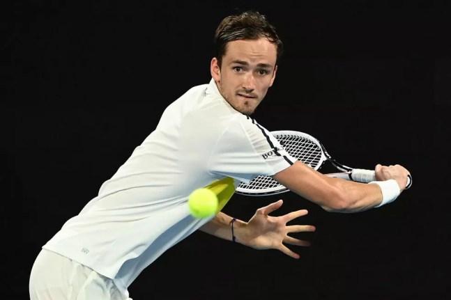 Aniversariante do dia, russo Daniil Medvedev venceu Roberto Carballes Baena no Dia 4 do Australian Open — Foto: Quinn Rooney/Getty Images