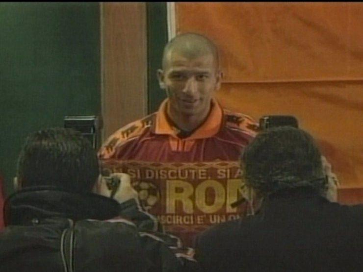 Em 1999, Fabio Junior é apresentado ao Roma, da Itália