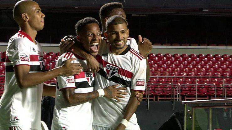 Veja gol de Tchê Tchê no mês passado pelo São Paulo