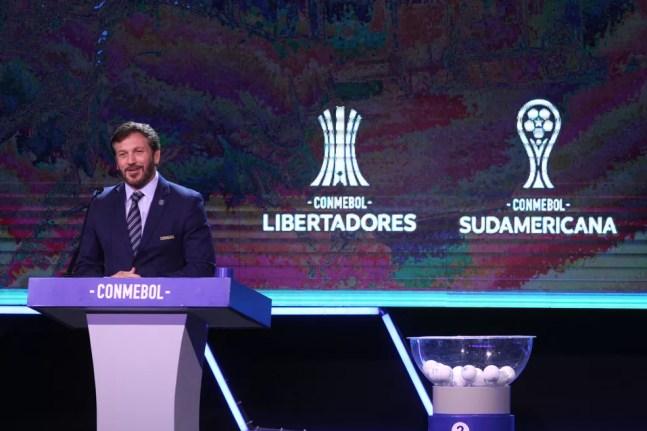 Alejandro Domínguez, presidente da Conmebol, anunciou o fim do critério do gol fora de casa — Foto: Getty Images