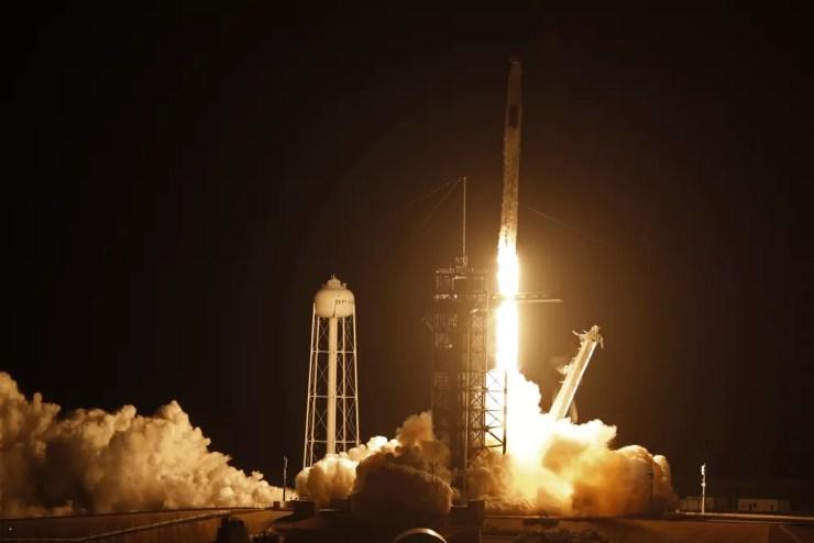 Lançamento do foguete Falcon 9, da SpaceX, em 23 de abril de 2021 — Foto: Joe Skipper/Reuters