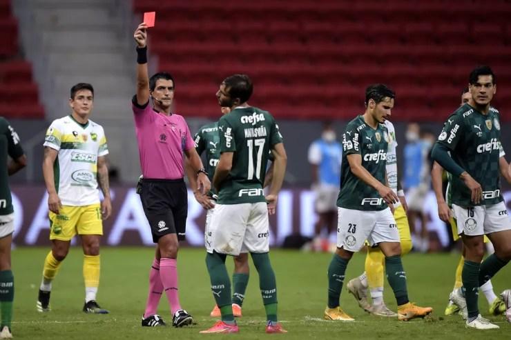 Matías Viña expulso em Palmeiras x Defensa y Justicia — Foto: Staff Images/Conmebol