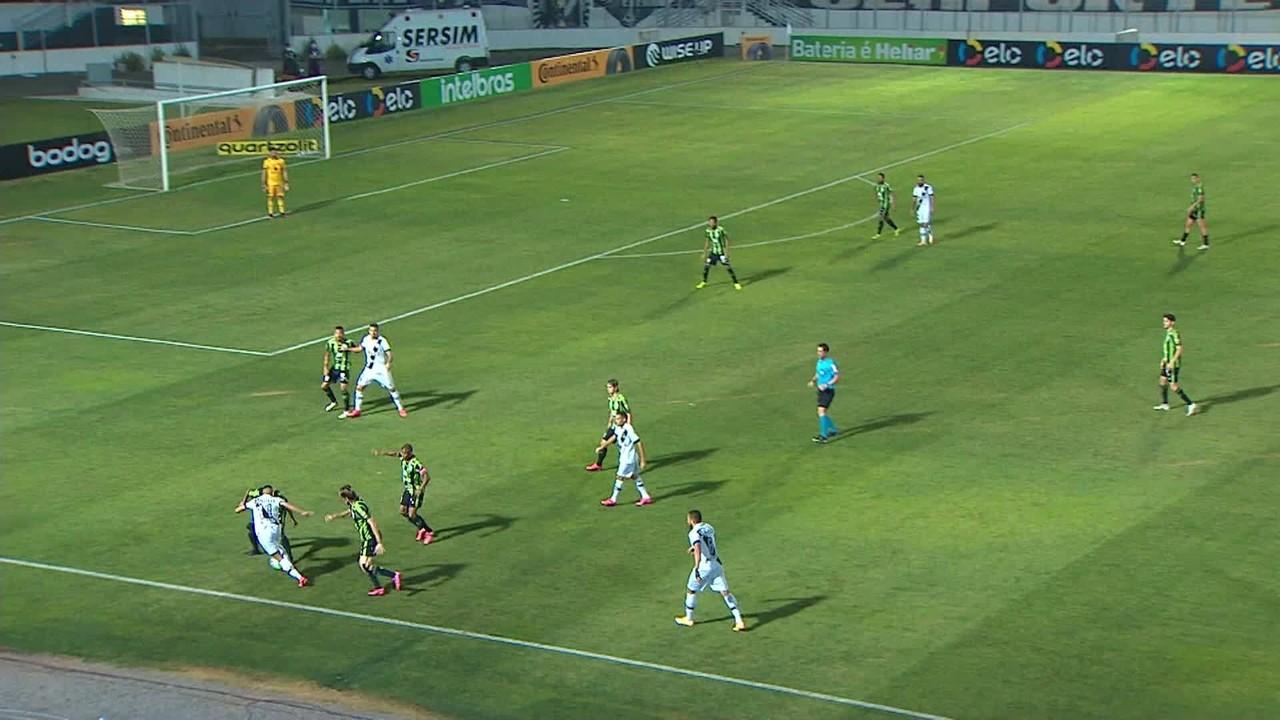 Gol da Ponte! Bruno Rodrigues cruza na área e Moisés cabeceia para o gol, aos 5 min do 1T