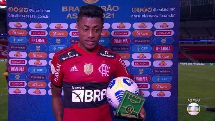 Após hat-trick e troféu de craque do jogo, Bruno Henrique comenta goleada e atuação de gala: "Nunca deixei de acreditar"