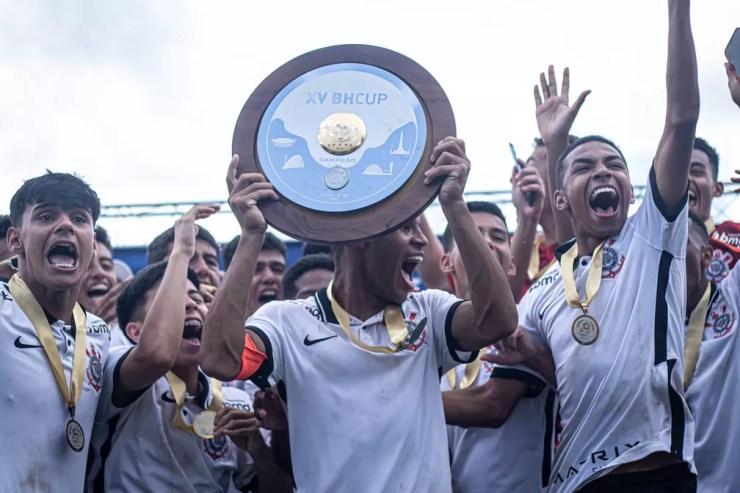 Corinthians sub-15 foi campeão da BH Cup — Foto: Carlos Santana / Portal da Base Brasil