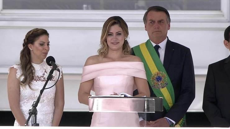 Michelle Bolsonaro transmite mensagem de agradecimento em libras