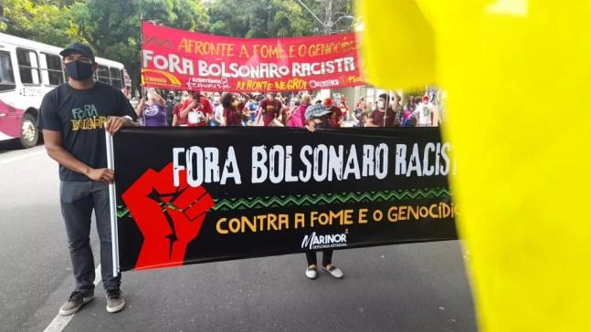 Protesto contra Bolsonaro e em alusão ao Dia da Consciência Negra em Belém — Foto: Reginaldo Gonçalves/TV Liberal 