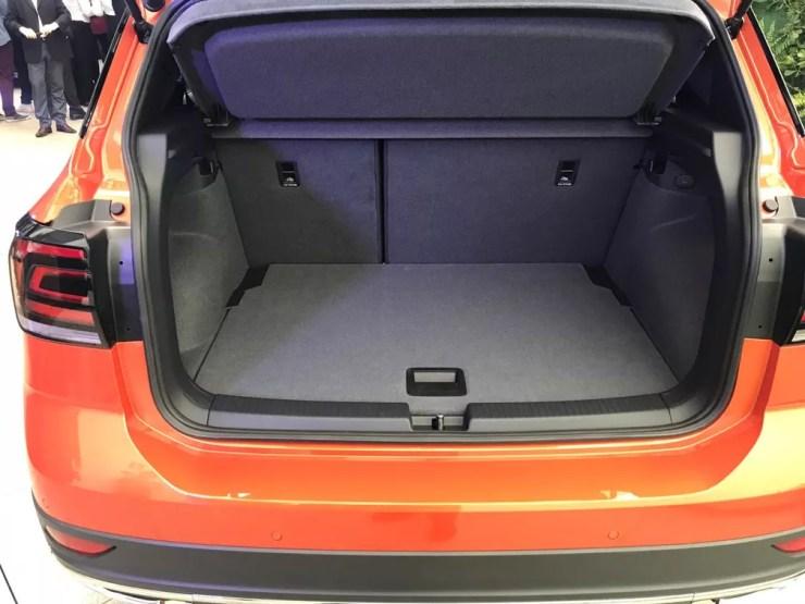Volkswagen T-Cross tem porta-malas de até 420 litros — Foto: André Paixão/G1