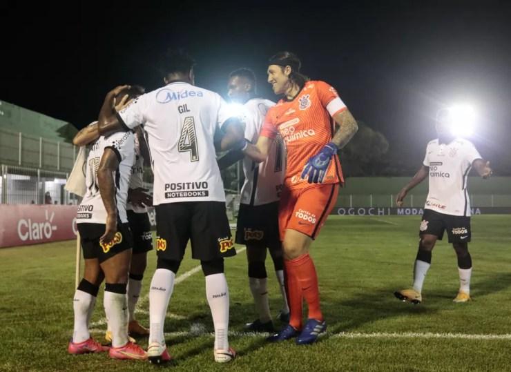 Jogadores do Corinthians comemoram gol contra o Retrô — Foto: Rodrigo Coca/Agência Corinthians