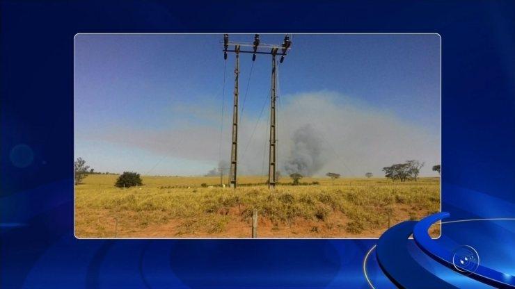 Incêndio em canavial deixa cinco cidades da região de Araçatuba sem luz