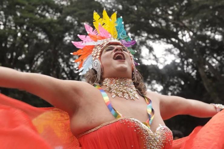 A pedagoga e maestrina Leonidas Ferraz, 36, veio de Minas para a Parada LGBT+ — Foto: Celso Tavares/g1