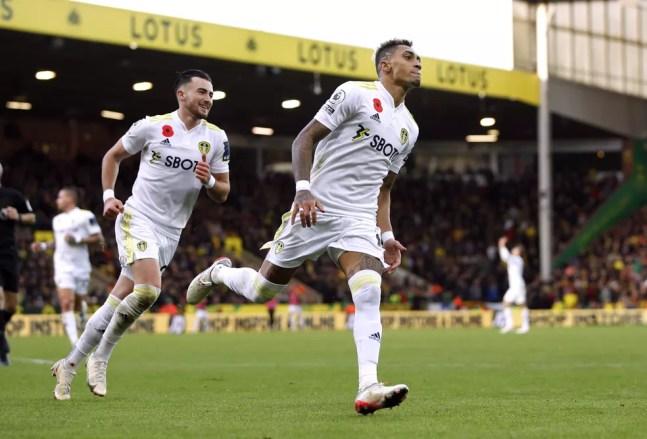 Raphinha fez um dos gols da vitória do Leeds United sobre o Norwich, pelo Campeonato Inglês — Foto: Reuters