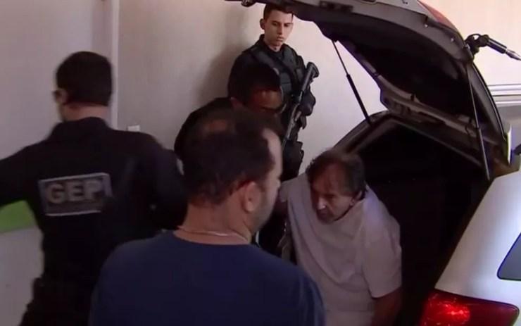 João de Deus chega a UPA após passar mal na prisão, em Aparecida de Goiânia — Foto: Reprodução/TV Anhanguera