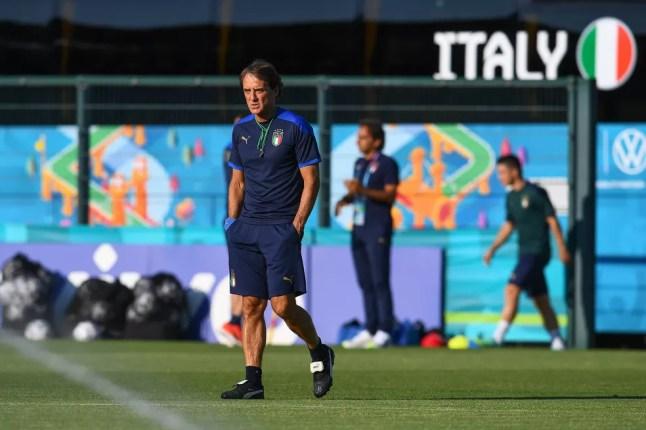 Roberto Mancini vem empolgando no comando da Itália — Foto: Getty Images
