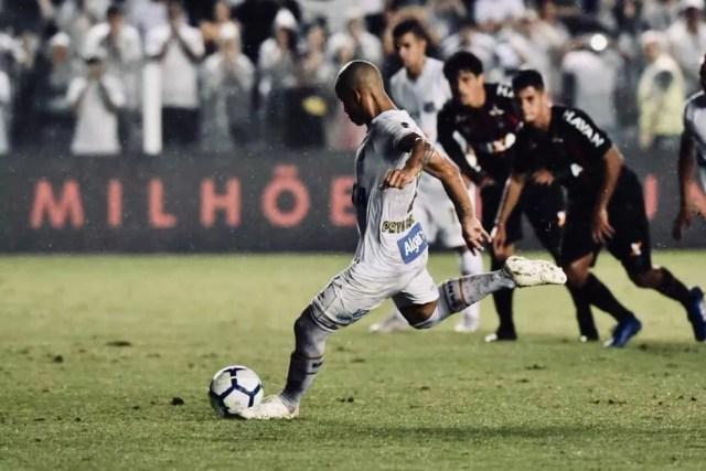 Carlos Sánchez fez dois gols nos últimos três jogos do Santos — Foto: Ivan Storti/Santos FC