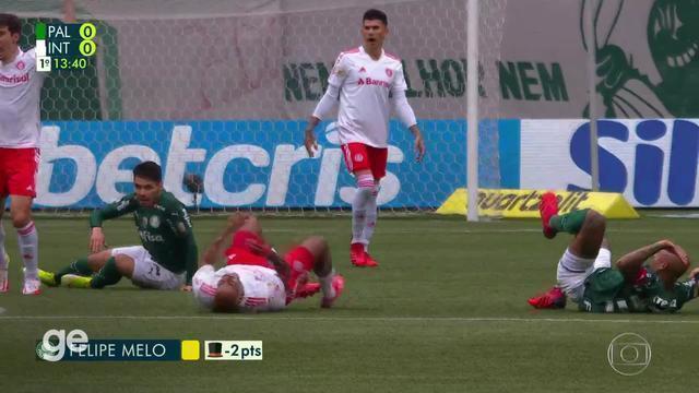 Aos 13 min do 1º tempo - cartão amarelo de Felipe Melo do Palmeiras contra o Internacional