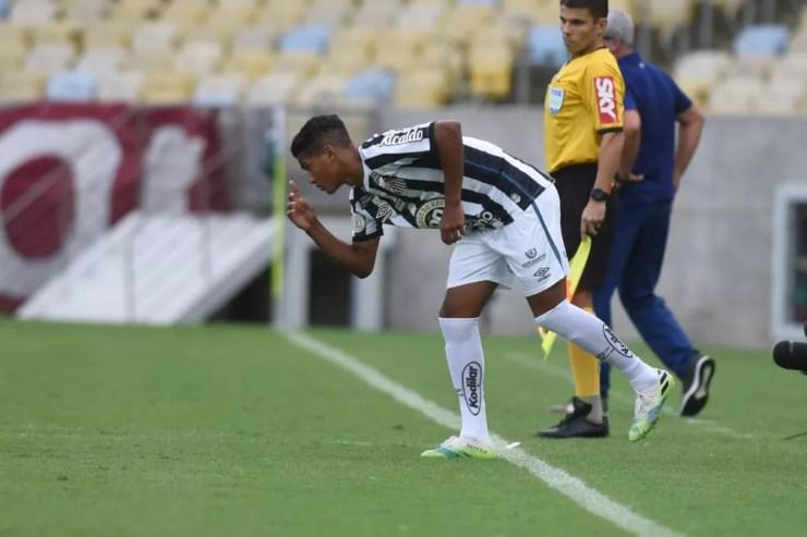 Ângelo em sua estreia pelo Santos no Maracanã — Foto: Ivan Storti/Santos FC