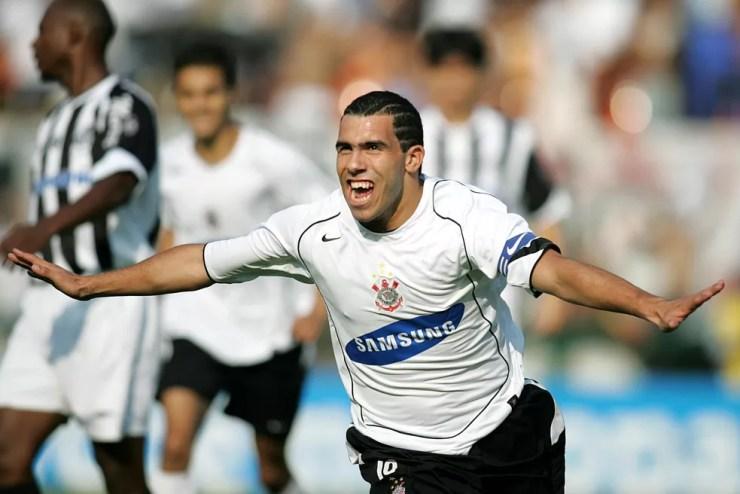 Tevez comandou título do Corinthians no Brasileirão de 2005  (Foto: Djalma Vassão / Gazeta PRess)