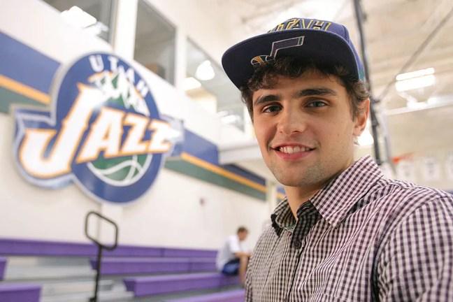 Raulzinho em 2013, recém-trocado para Utah Jazz após o Draft — Foto: Melissa Majchrzak/Getty Images