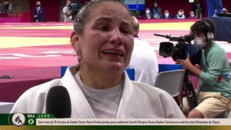 Maria Portela chora muito e pede desculpas aos que acreditaram nela após ser eliminada