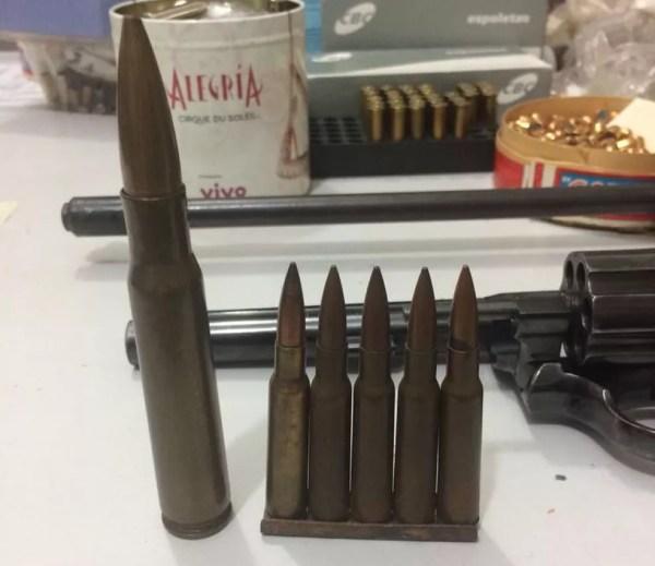 Várias munições de calibres diferentes foram encontradas na residência do advogado (Foto: Polícia Civil / Divulgação )