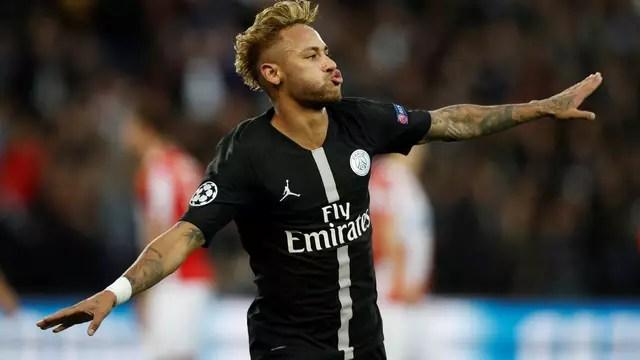 Neymar dá show, faz três, e PSG se recupera de tropeço na estreia com massacre