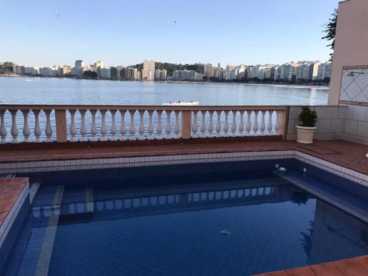 Casa de Ricardo Falcão tem vista para a Praia de Icaraí (Foto: Reprodução)