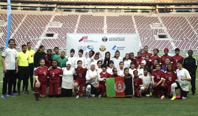 Jogadoras do Afeganistão enfrentaram um equipe feminina do Catar em amistoso em Doha — Foto: Divulgação