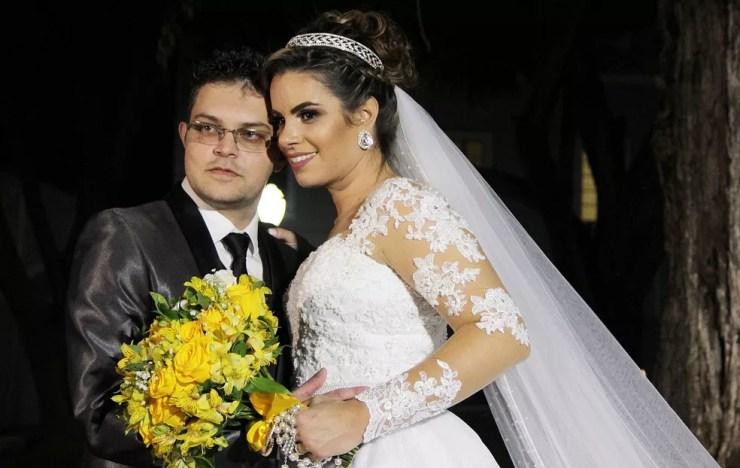 Suellen e Rafael já eram casados no civil e agora fizeram a cerimônia religiosa em Salto  (Foto: Studio Art Fotografia)