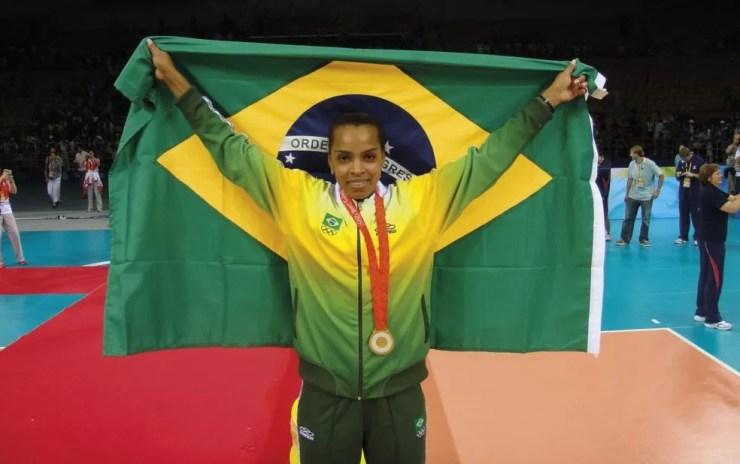 Fofão comemora o ouro conquistado nos Jogos Olímpicos de Pequim, em 2008 — Foto: Reprodução FIVB