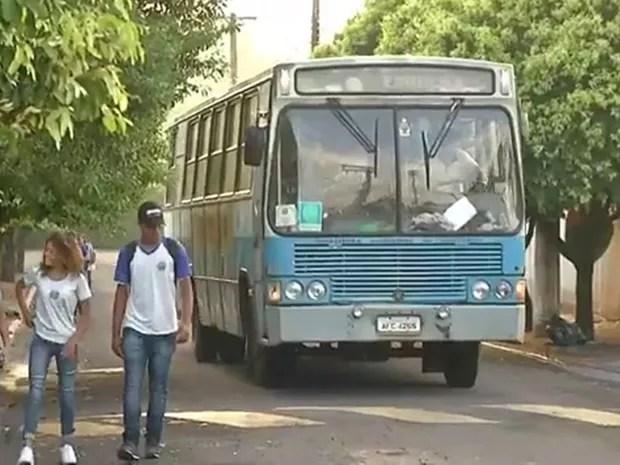 TCE encontrou problemas com os ônibus usados no transporte escolar de crianças e adolescentes  (Foto: Reprodução/TV TEM)