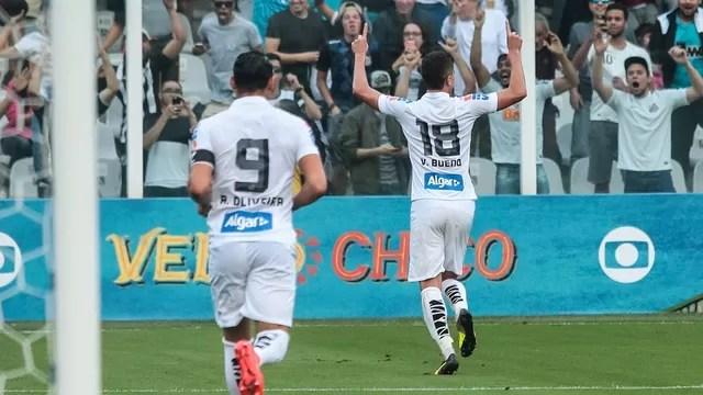 Invicto no Brasileirão, Santos bate Cruzeiros, passa Palmeiras e vira vice-líder