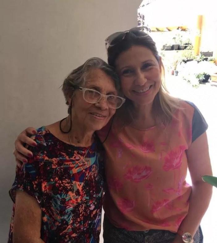 Ethel Maciel e a mãe, Leonor, no almoço de Dia das Mães, em 2019 — Foto: Ethel Maciel/Arquivo Pessoal