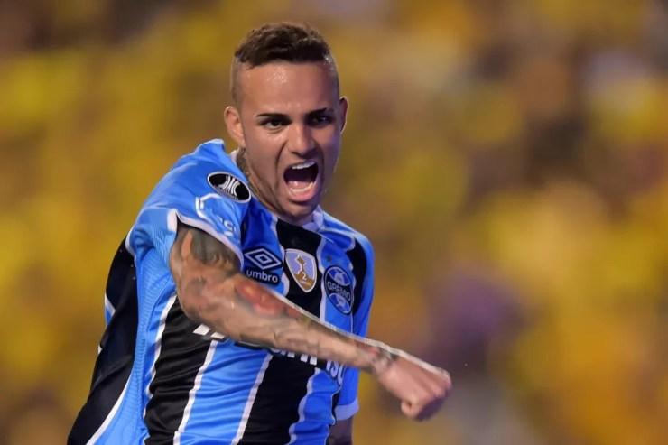 Luan festeja gol pelo Grêmio em grande atuação contra o Barcelona-EQU — Foto: AFP