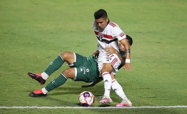Galeano fez grande jogo contra o Guarani — Foto: Rubens Chiri / saopaulofc.net