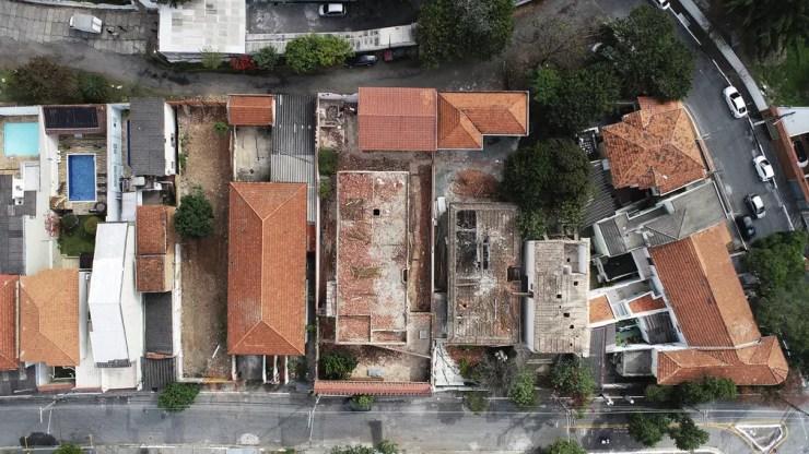 Casa em demolição em local que deve abrigar um prédio de 23 andares nos arredores do Mirante de Santana, na Zona Norte de São Paulo — Foto: Giaccomo Voccio/G1
