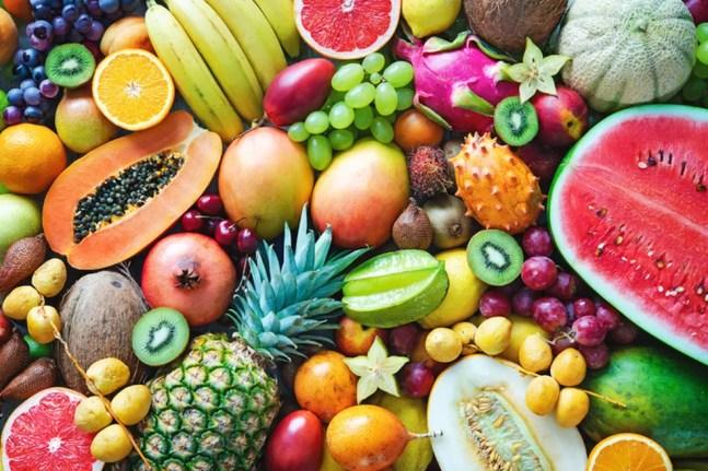 Frutas devem fazer parte da alimentação, mas endocrinologista ou nutricionista deve orientar quantidade e horário de consumo para evitar aumento da glicemia — Foto: iStock Getty Images