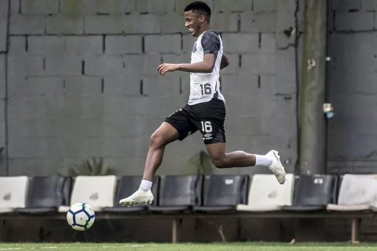 Arthur Gomes tenta recuperar espaço no Santos — Foto: Ivan Storti/Santos FC