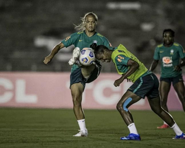 Seleção feminina iniciou os treinos em João Pessoa mirando os amistosos contra a Argentina — Foto: Talita Gouvêa / CBF