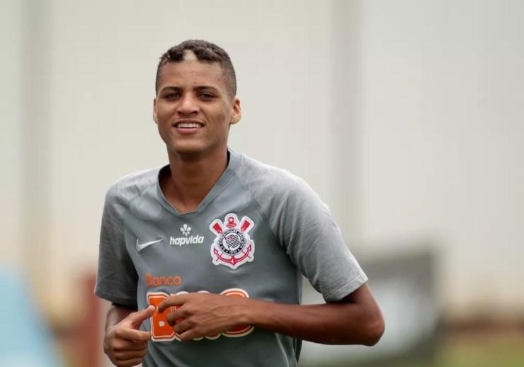 Varanda passou por trote do elenco do Corinthians em dezembro de 2020 — Foto: Rodrigo Coca / Ag.Corinthians