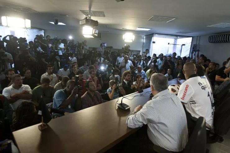 Sala de imprensa lotada em apresentação de Adriano no Corinthians — Foto: Daniel Augusto Jr/Ag.Corinthians