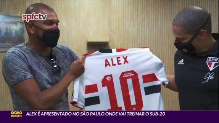 Alex é apresentado no São Paulo onde vai treinar o Sub-20