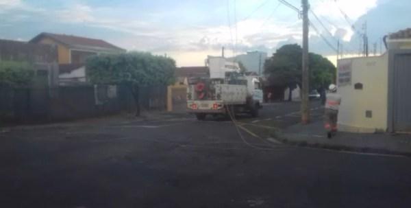 Caminhão da CPFL esteve no bairro e restabeleceu o serviço (Foto: Arquivo Pessoal )
